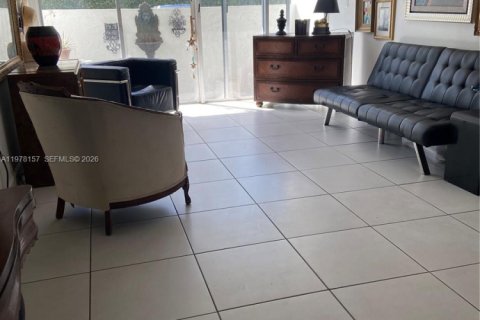 Copropriété à vendre à Miami, Floride: 1 chambre, 64.47 m2 № 2042138 - photo 5