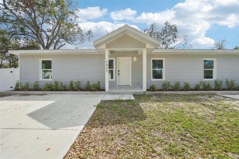 Commercial property in Tampa, Florida 6 bedrooms, 293.39 sq.m. № 1532914 - photo 1