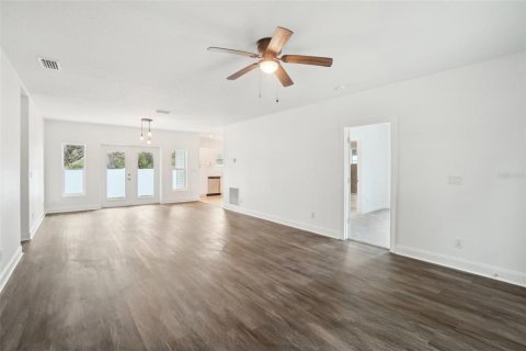 Commercial property in Tampa, Florida 6 bedrooms, 293.39 sq.m. № 1532914 - photo 12