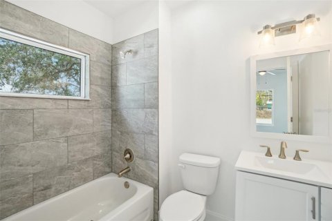 Commercial property in Tampa, Florida 6 bedrooms, 293.39 sq.m. № 1532914 - photo 21