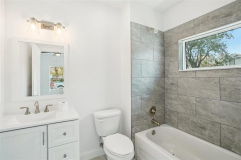 Commercial property in Tampa, Florida 6 bedrooms, 293.39 sq.m. № 1532914 - photo 27