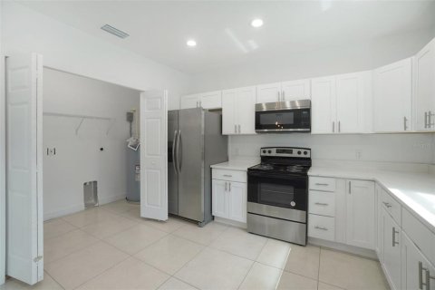 Commercial property in Tampa, Florida 6 bedrooms, 293.39 sq.m. № 1532914 - photo 14