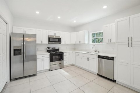 Commercial property in Tampa, Florida 6 bedrooms, 293.39 sq.m. № 1532914 - photo 16