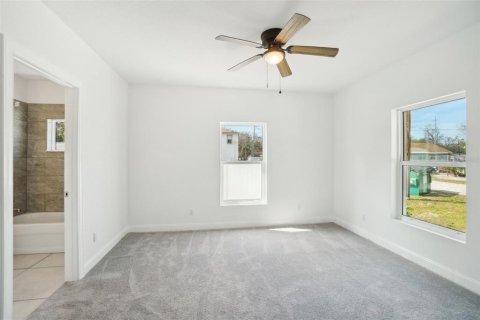 Commercial property in Tampa, Florida 6 bedrooms, 293.39 sq.m. № 1532914 - photo 25