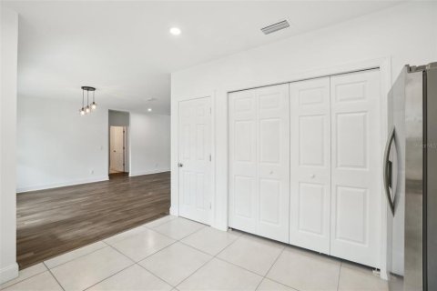 Commercial property in Tampa, Florida 6 bedrooms, 293.39 sq.m. № 1532914 - photo 13