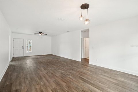 Commercial property in Tampa, Florida 6 bedrooms, 293.39 sq.m. № 1532914 - photo 5