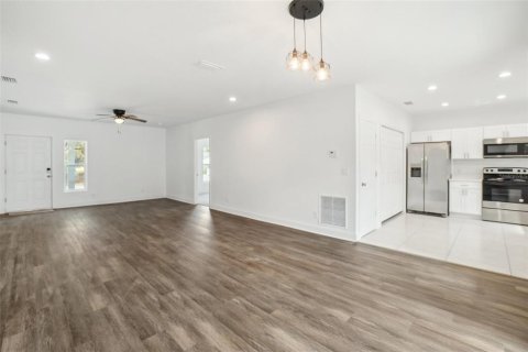 Commercial property in Tampa, Florida 6 bedrooms, 293.39 sq.m. № 1532914 - photo 7
