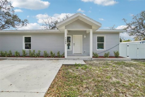 Commercial property in Tampa, Florida 6 bedrooms, 293.39 sq.m. № 1532914 - photo 2