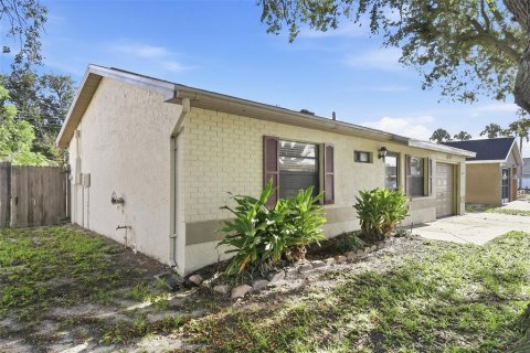 House in Port Richey, Florida 3 bedrooms, 149.02 sq.m. № 2330241 - photo 20