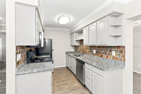 House in Port Richey, Florida 3 bedrooms, 149.02 sq.m. № 2330241 - photo 6