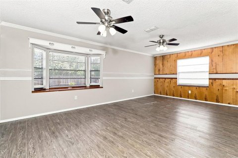 House in Port Richey, Florida 3 bedrooms, 149.02 sq.m. № 2330241 - photo 12