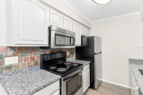 House in Port Richey, Florida 3 bedrooms, 149.02 sq.m. № 2330241 - photo 7
