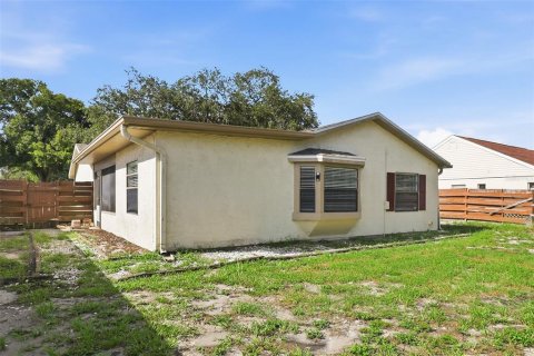 House in Port Richey, Florida 3 bedrooms, 149.02 sq.m. № 2330241 - photo 18