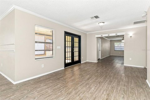 House in Port Richey, Florida 3 bedrooms, 149.02 sq.m. № 2330241 - photo 11