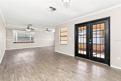 House in Port Richey, Florida 3 bedrooms, 149.02 sq.m. № 2330241 - photo 10