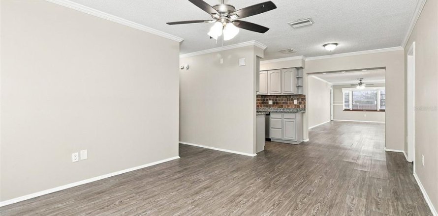 House in Port Richey, Florida 3 bedrooms, 149.02 sq.m. № 2330241
