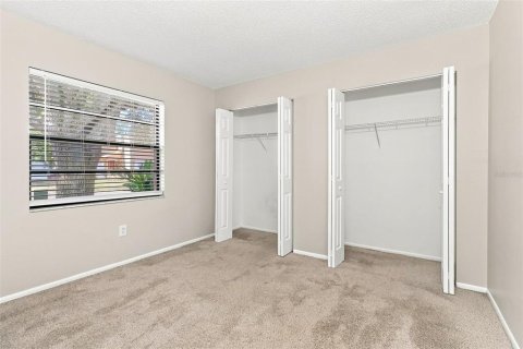 House in Port Richey, Florida 3 bedrooms, 149.02 sq.m. № 2330241 - photo 4