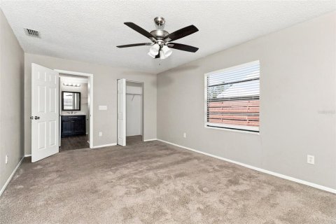 House in Port Richey, Florida 3 bedrooms, 149.02 sq.m. № 2330241 - photo 14