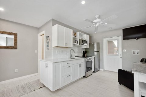 Immobilier commercial à vendre à Indian Rocks Beach, Floride: 5 chambres, 137.5 m2 № 1005841 - photo 16