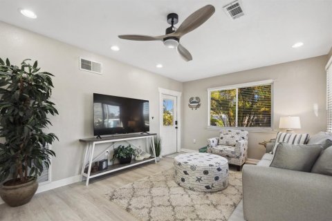 Immobilier commercial à vendre à Indian Rocks Beach, Floride: 5 chambres, 137.5 m2 № 1005841 - photo 6