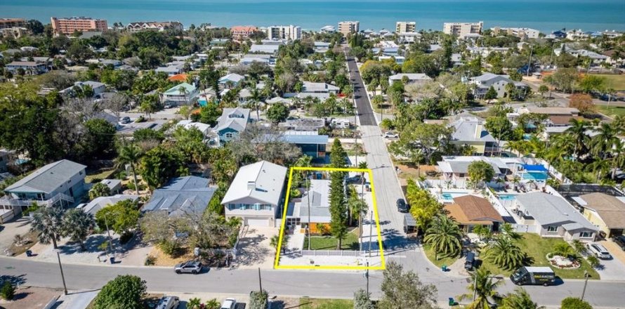 Immobilier commercial à Indian Rocks Beach, Floride 5 chambres, 137.5 m2 № 1005841