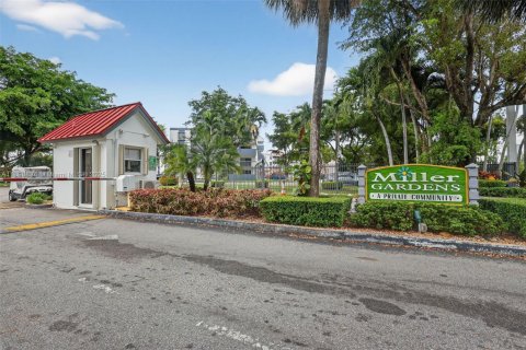 Condo in Miami, Florida, 2 bedrooms  № 1967801 - photo 1