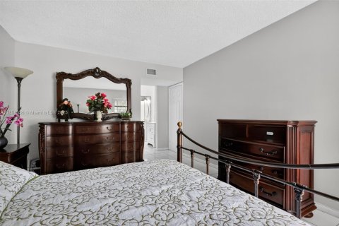 Condo in Miami, Florida, 2 bedrooms  № 1967801 - photo 23