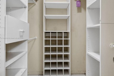 Condo in Miami, Florida, 2 bedrooms  № 1967801 - photo 29