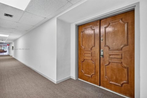Condo in Miami, Florida, 2 bedrooms  № 1967801 - photo 2