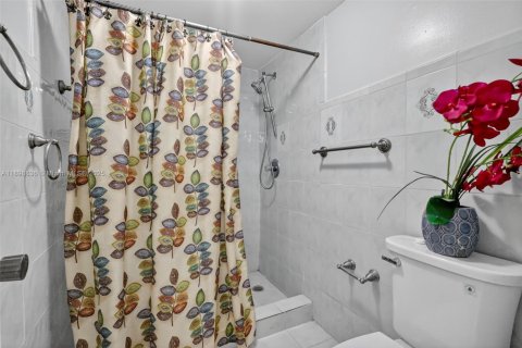 Condo in Miami, Florida, 2 bedrooms  № 1967801 - photo 26