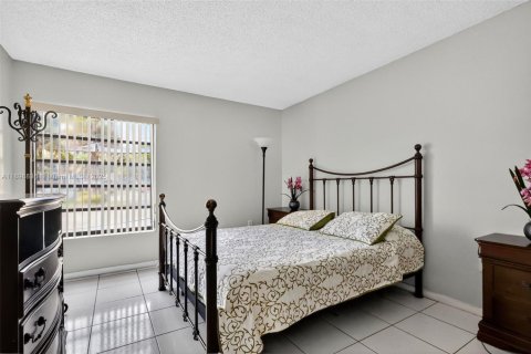 Condo in Miami, Florida, 2 bedrooms  № 1967801 - photo 21