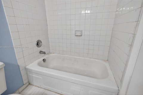 Condo in Miami, Florida, 2 bedrooms  № 1967801 - photo 19