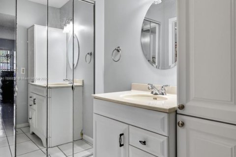 Condo in Miami, Florida, 2 bedrooms  № 1967801 - photo 25