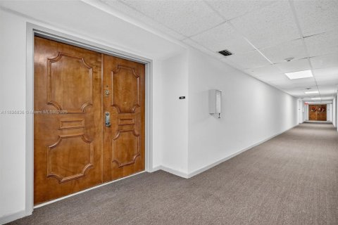 Condo in Miami, Florida, 2 bedrooms  № 1967801 - photo 3