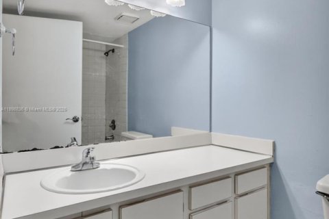 Condo in Miami, Florida, 2 bedrooms  № 1967801 - photo 18