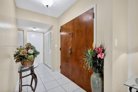 Condo in Miami, Florida, 2 bedrooms  № 1967801 - photo 4