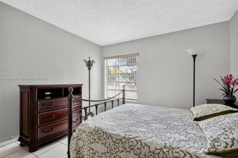 Condo in Miami, Florida, 2 bedrooms  № 1967801 - photo 22