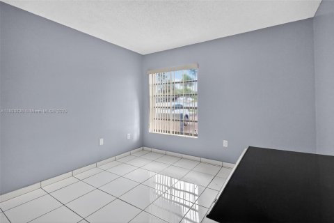 Condo in Miami, Florida, 2 bedrooms  № 1967801 - photo 30