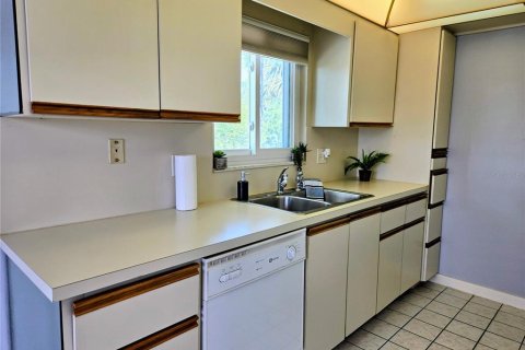 Condo in Seminole, Florida, 2 bedrooms № 2110727 - photo 11