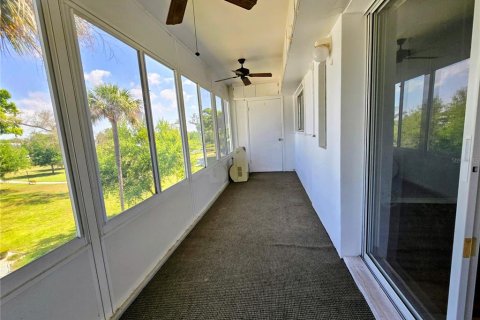 Condo in Seminole, Florida, 2 bedrooms № 2110727 - photo 19