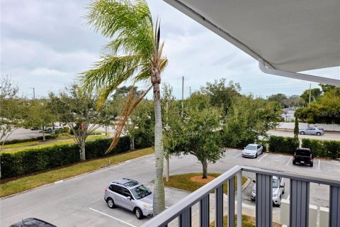 Condo in Seminole, Florida, 2 bedrooms № 2110727 - photo 6