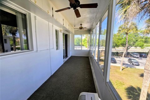 Condo in Seminole, Florida, 2 bedrooms № 2110727 - photo 18