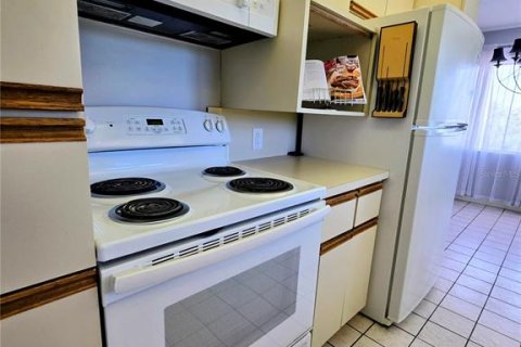 Condo in Seminole, Florida, 2 bedrooms № 2110727 - photo 12