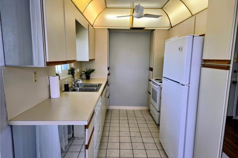Condo in Seminole, Florida, 2 bedrooms № 2110727 - photo 10
