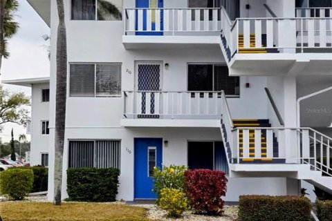 Condo in Seminole, Florida, 2 bedrooms  № 2110727