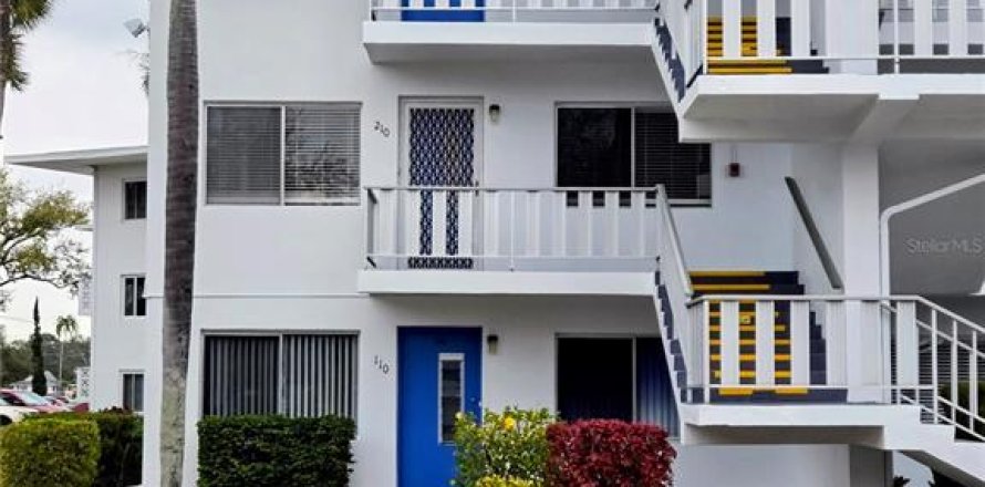 Condo in Seminole, Florida, 2 bedrooms № 2110727