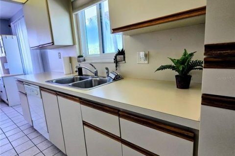 Condo in Seminole, Florida, 2 bedrooms № 2110727 - photo 13