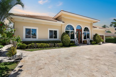 Купить виллу или дом в Лайтхаус-Пойнт, Флорида 4 спальни, 288.55м2, № 1975879 - фото 12