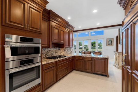 Купить виллу или дом в Лайтхаус-Пойнт, Флорида 4 спальни, 288.55м2, № 1975879 - фото 18