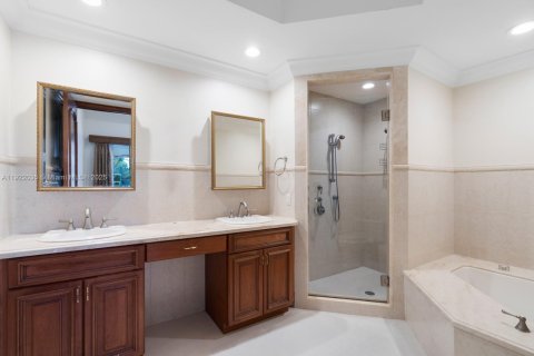 Купить виллу или дом в Лайтхаус-Пойнт, Флорида 4 спальни, 288.55м2, № 1975879 - фото 26